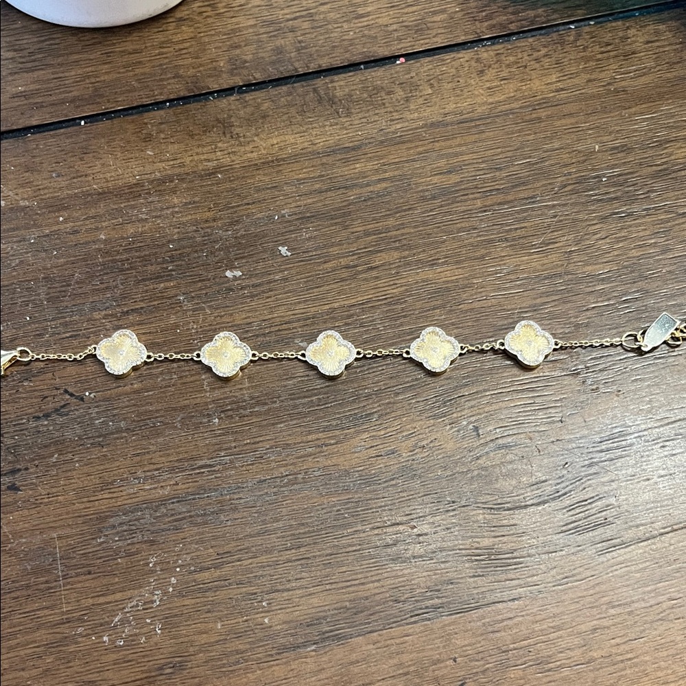 Chic Gold Floral Bracelet